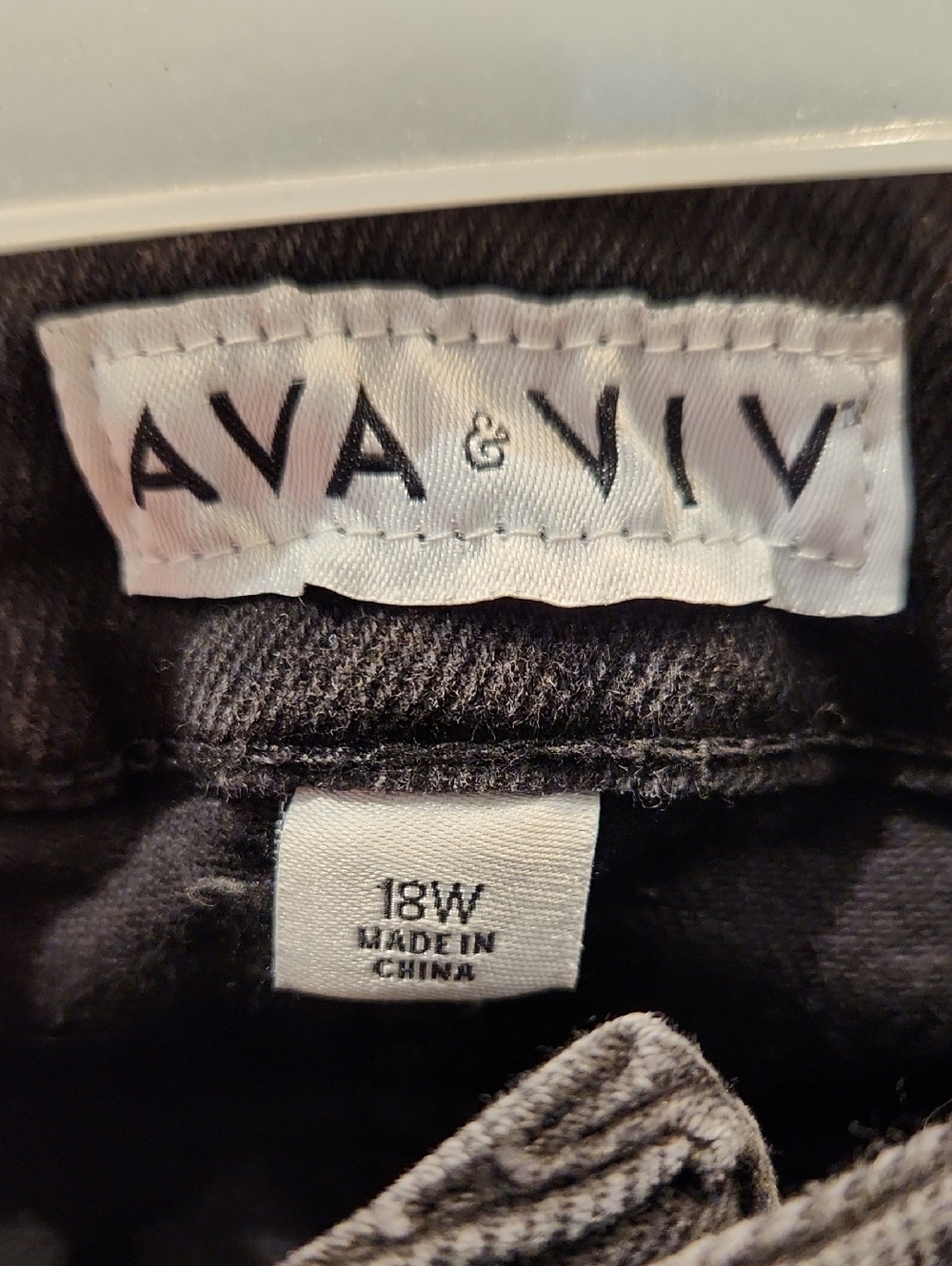 NWT Ava & Viv Washed Black Relaxed Women’s Distressed Hem Denim Shorts Sz 18W - Picture 3 of 8